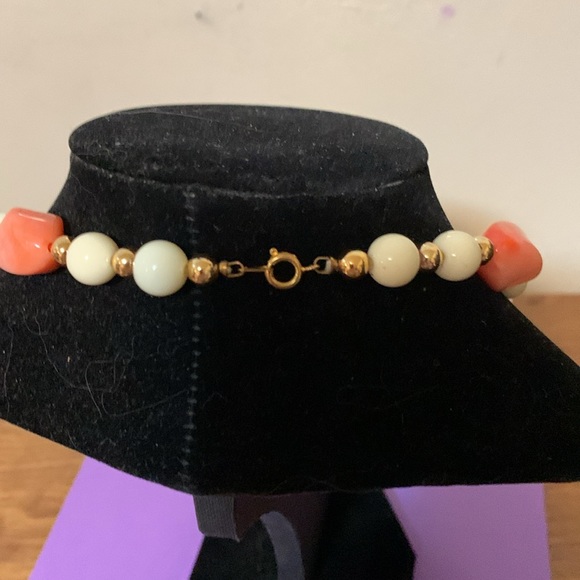 Gorgeous necklace salmon and white 22” - Picture 6 of 6